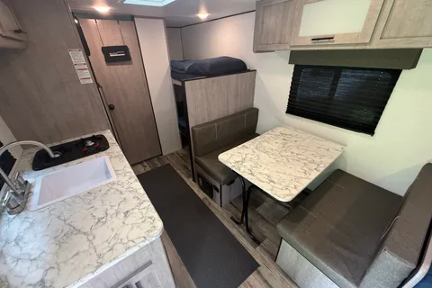 Kent's Coleman Lantern 17B Travel Trailer