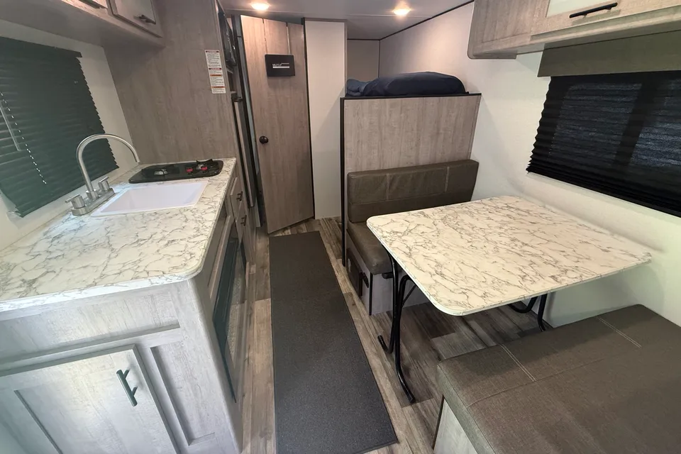 Kent's Coleman Lantern 17B Travel Trailer
