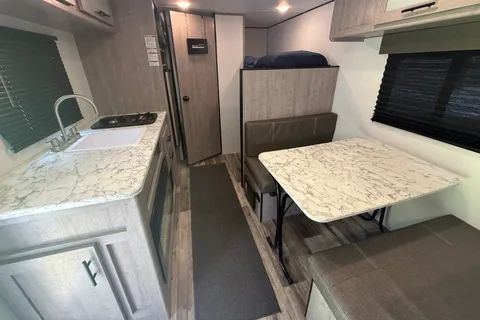 Kent's Coleman Lantern 17B Travel Trailer