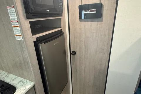 Kent's Coleman Lantern 17B Travel Trailer