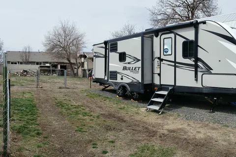 Wanderer, 30ft Dry Camping Luxury loaded trailer. 2 slides, 1/2 ton ok and dogs approved!
