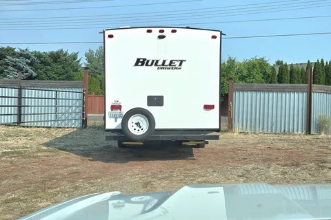 Wanderer, 30ft Dry Camping Luxury loaded trailer. 2 slides, 1/2 ton ok and dogs approved!