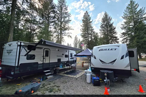 Wanderer, 30ft Dry Camping Luxury loaded trailer. 2 slides, 1/2 ton ok and dogs approved!