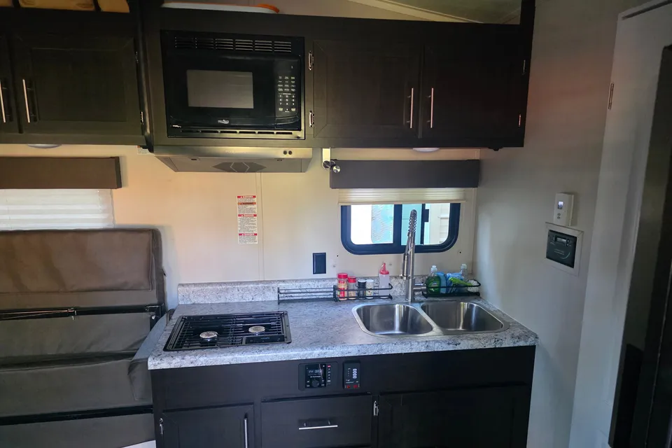 Dune Sport Man Cave TH24 Toy Hauler