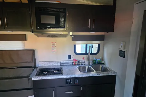 Dune Sport Man Cave TH24 Toy Hauler