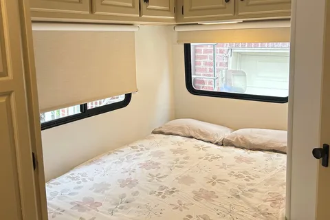 JomBoy : VR Classe C 24 pieds rénové Ford E350