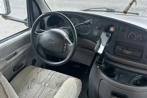 JomBoy : VR Classe C 24 pieds rénové Ford E350