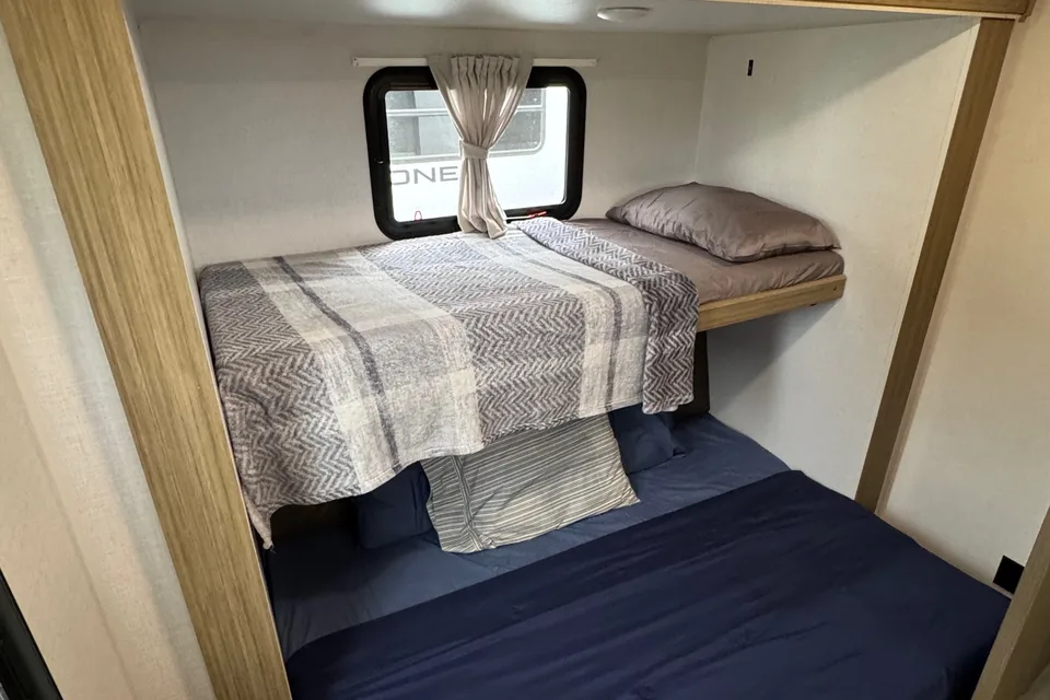 Fully Stocked + Outdoor Kitchen | Bunkhhouse | Delivery Only | Sleeps 7