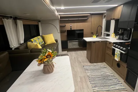 Nomadic Nature Rentals w Luxury Amenities (Lemonade)