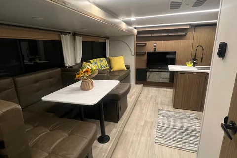 Nomadic Nature Rentals w Luxury Amenities (Lemonade)