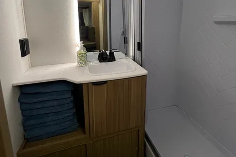 Nomadic Nature Rentals w Luxury Amenities (Lemonade)