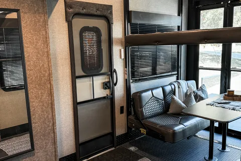 Jayco SEISMIC 4113 5TH Wheel