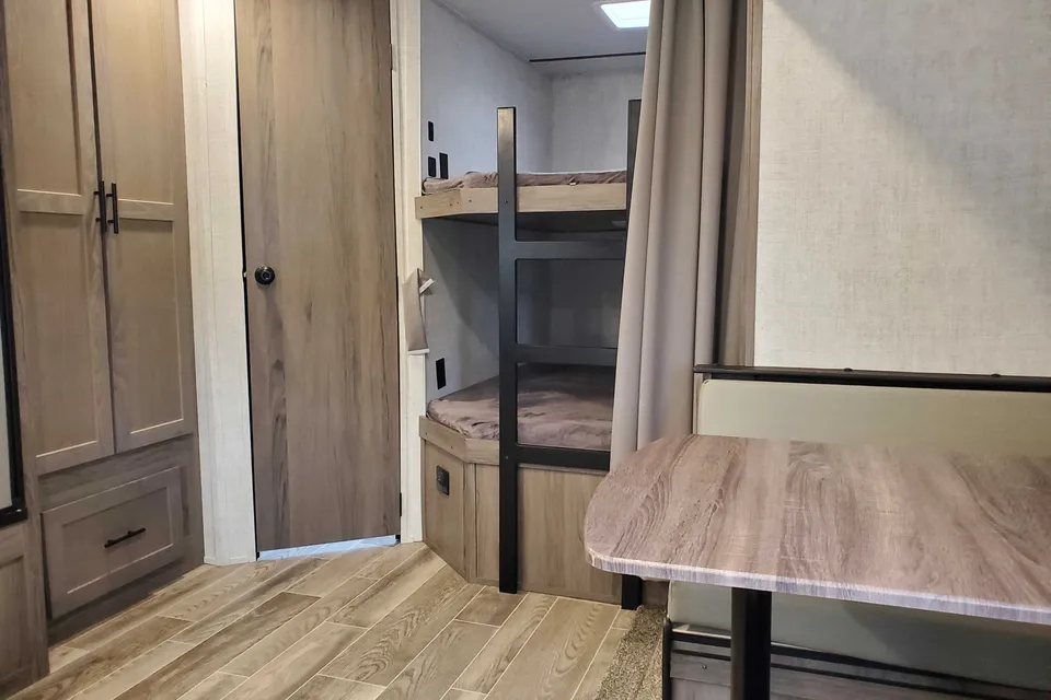 MODERN!!! Family fun  2021 kingsport