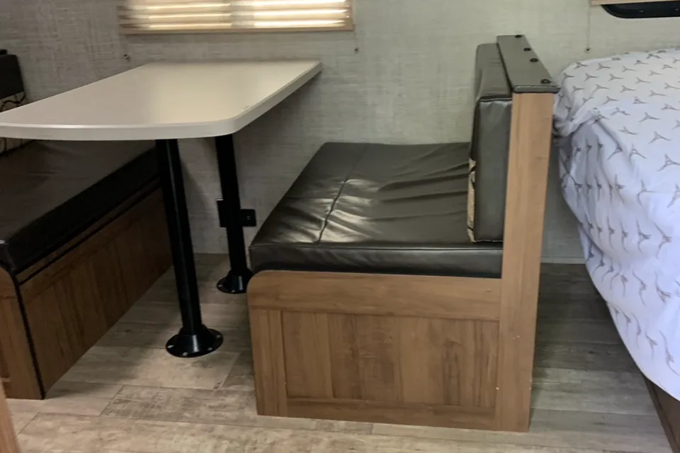 Ultralight Grand River 19BH Travel Trailer