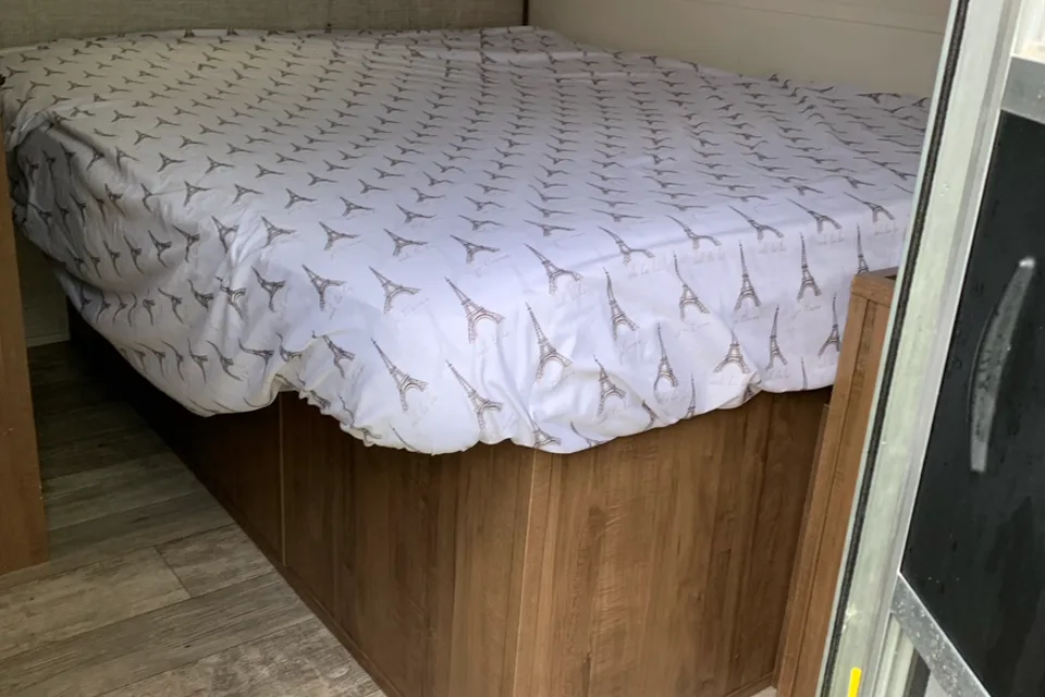 Ultralight Grand River 19BH Travel Trailer