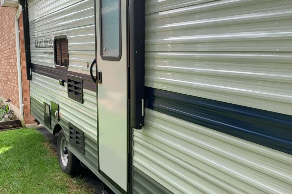 Ultralight Grand River 19BH Travel Trailer