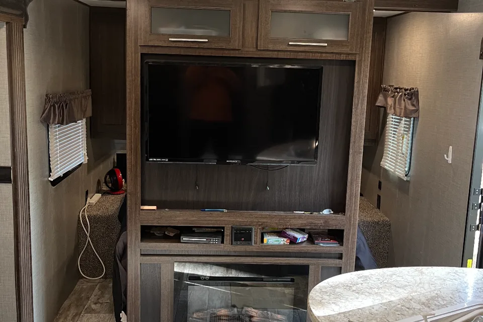 Viola's Crossroads Zinger Travel Trailer