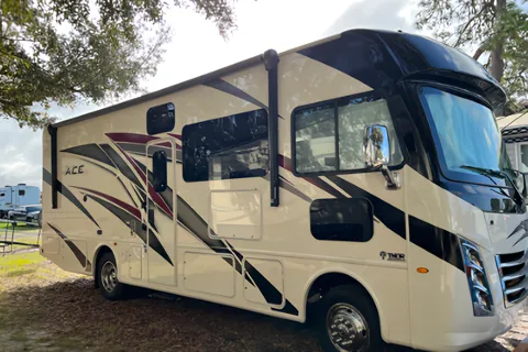 Ace Ventura Thor Motor Coach ACE Class A