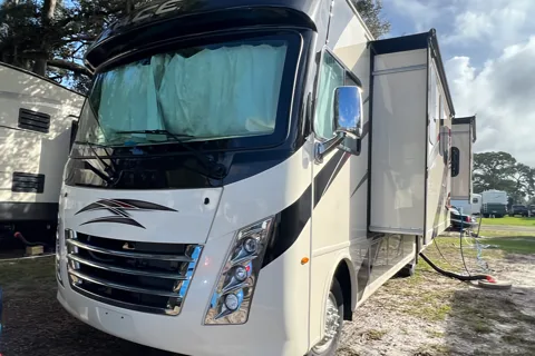 Ace Ventura Thor Motor Coach ACE Class A