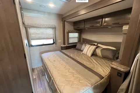 Ace Ventura Thor Motor Coach ACE Class A