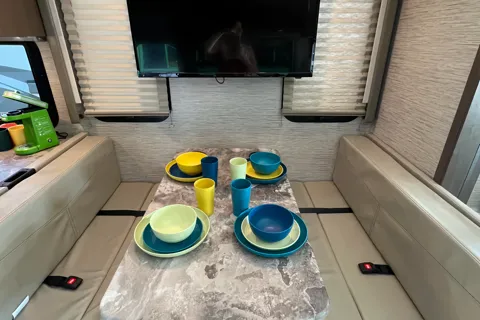 Ace Ventura Thor Motor Coach ACE Class A