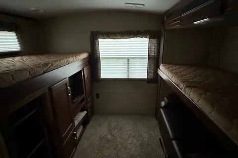 Keystone Outback Superlite 325BHS