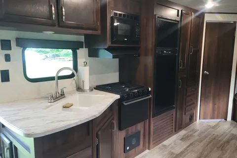 The Family Getaway in a Jayco Slx 287bhsw Travel Trailer