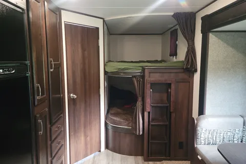 The Family Getaway in a Jayco Slx 287bhsw Travel Trailer