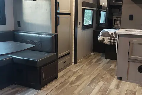Mac5 Jayco Jay Feather 24BH Travel Trailer