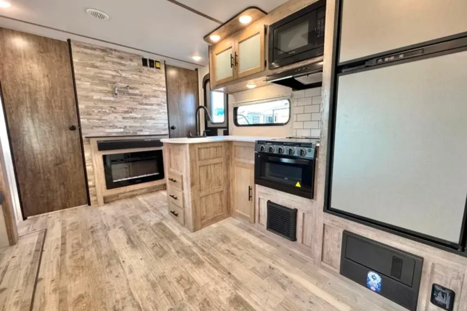 Sarhan's Grand River 2026 Travel Trailer