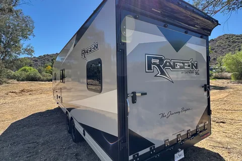 Genesis Supreme Ragen RV R275CRXL Toy Hauler