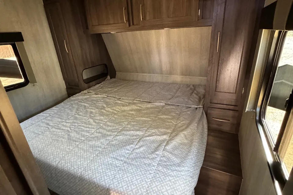 Genesis Supreme Ragen RV R275CRXL Toy Hauler