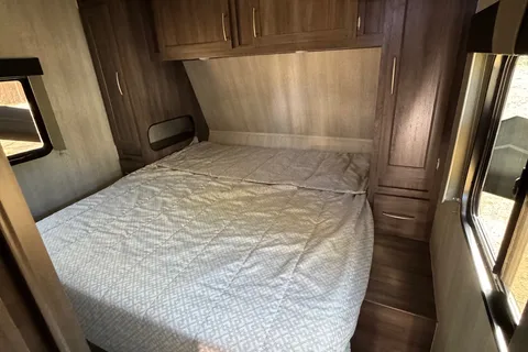 Genesis Supreme Ragen RV R275CRXL Toy Hauler