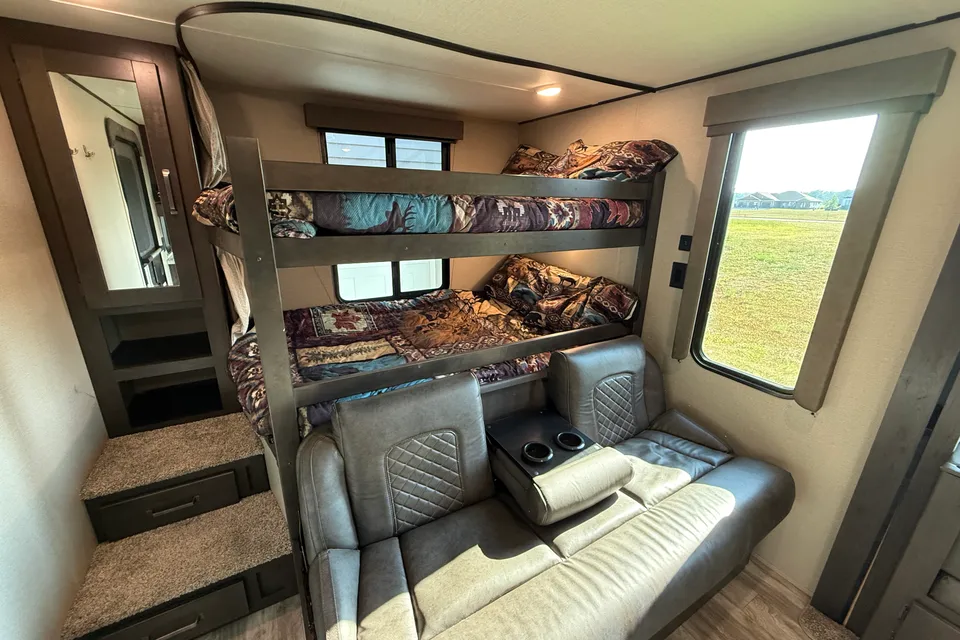 The Lakeside Bunkhouse - Delivery Only