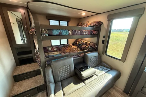 The Lakeside Bunkhouse - Delivery Only