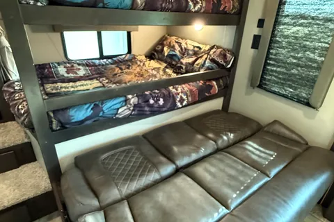 The Lakeside Bunkhouse - Delivery Only
