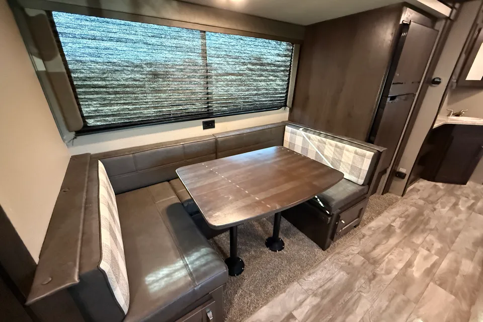 The Lakeside Bunkhouse - Delivery Only