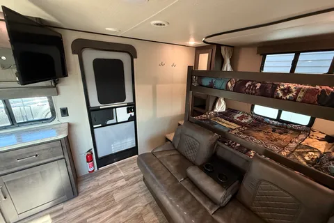 The Lakeside Bunkhouse - Delivery Only