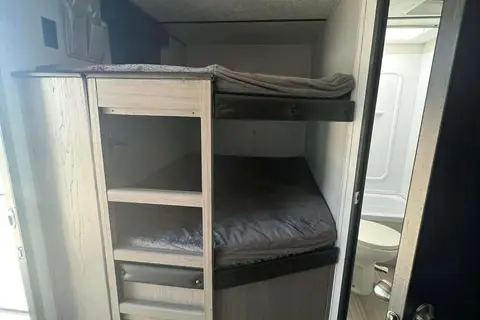 Jordan's Keystone 29dwse Travel Trailer