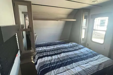 Jordan's Keystone 29dwse Travel Trailer