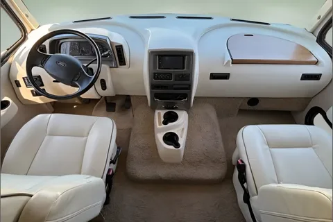 Class A Winnie drives easy and sleeps 5, well appointed!
