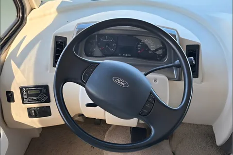 Class A Winnie drives easy and sleeps 5, well appointed!