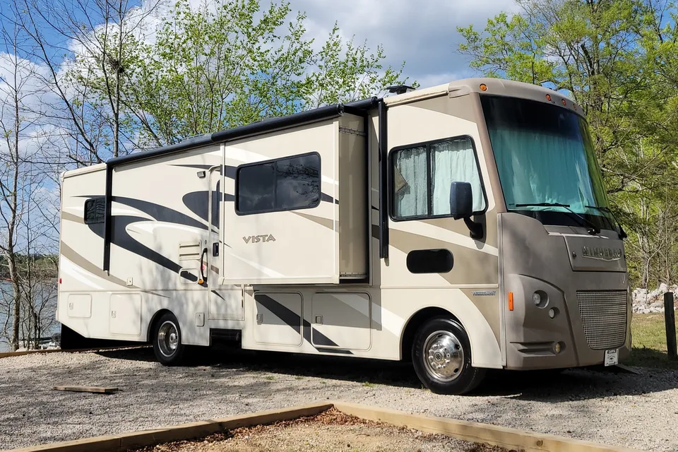 Class A Winnie drives easy and sleeps 5, well appointed!
