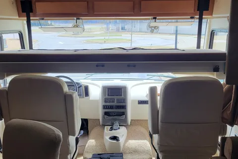 Class A Winnie drives easy and sleeps 5, well appointed!
