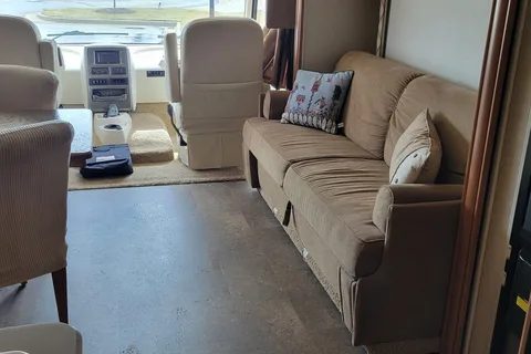 Class A Winnie drives easy and sleeps 5, well appointed!