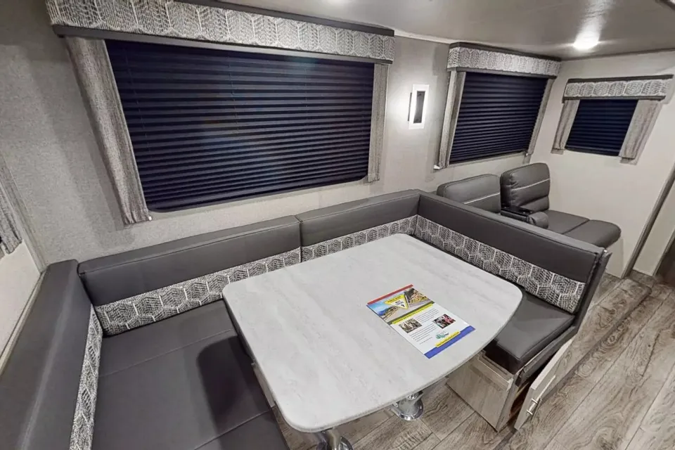 Scachetti’s Coachmen Catalina 303 QBCK LE 33 Travel Trailer