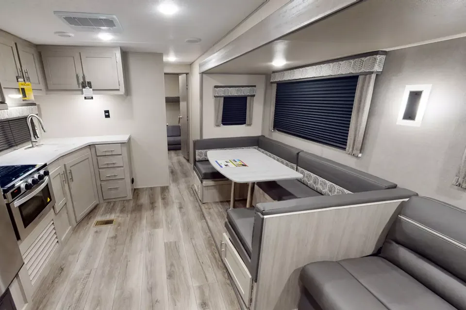 Scachetti’s Coachmen Catalina 303 QBCK LE 33 Travel Trailer
