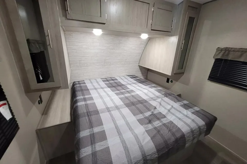Scachetti’s Coachmen Catalina 303 QBCK LE 33 Travel Trailer