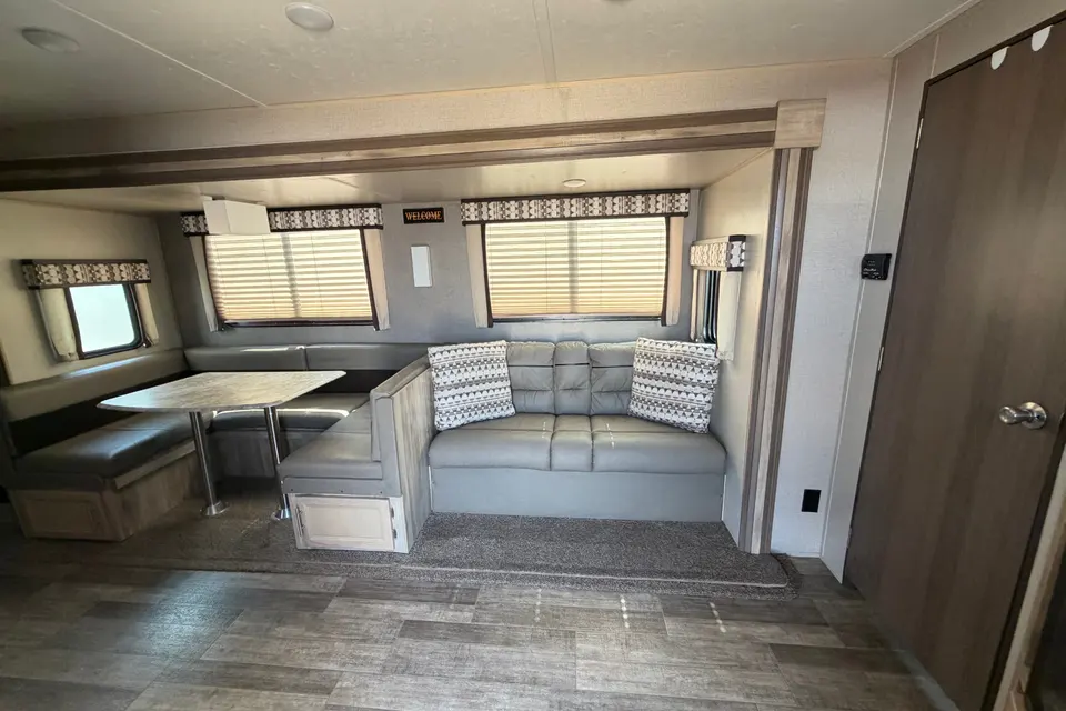 Scachetti’s Coachmen Catalina 303 QBCK LE 33 Travel Trailer