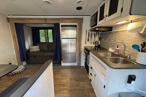 Howie and Jenny’s Heartland Trailrunner Travel Trailer